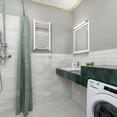 Jasne Blisko Zamku Na Wawelu W Krakowie By Renters * Kraków