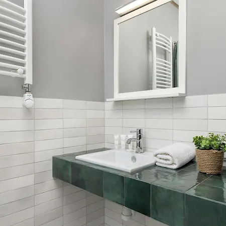 Jasne Blisko Zamku Na Wawelu W Krakowie By Renters *